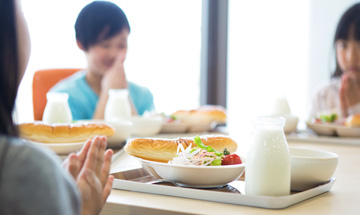 主な納入先　学校給食